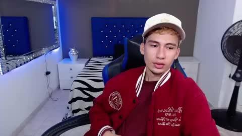 Snapshot of dante_tompson chatting on 02.01.25 Dante online show from 02.01.25