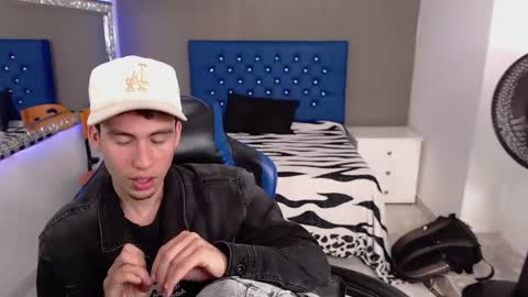 Snapshot of dante_tompson chatting on 02.11.25 Dante online show from 02.11.25