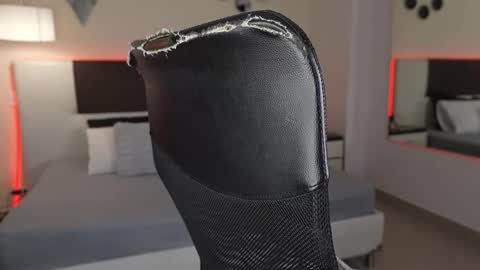 Snapshot of danteestone chatting on 09.30.25 Dante online show from 09.30.25