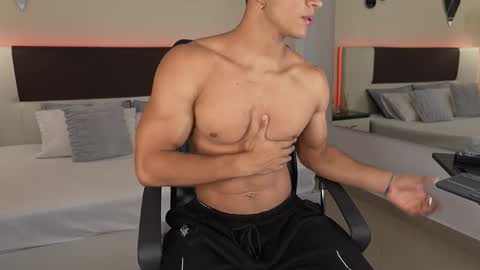 Snapshot of danteestone chatting on 11.10.25 Dante online show from 11.10.25