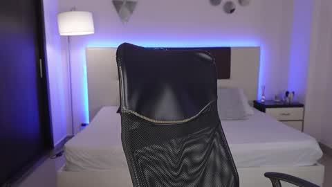 Snapshot of danteestone chatting on 11.19.25 Dante online show from 11.19.25