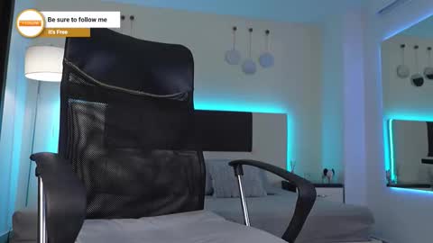 Snapshot of danteestone chatting on 12.03.25 Dante online show from 12.03.25