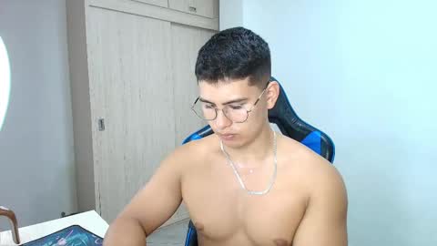 Snapshot of dantraxx chatting on 01.05.25 Dantraxx online show from 01.05.25