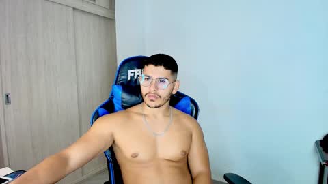 Snapshot of dantraxx chatting on 12.22.25 Dantraxx online show from 12.22.25