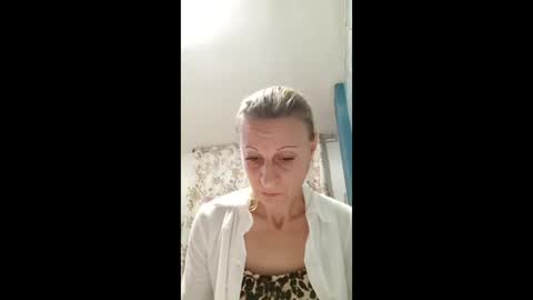 Snapshot of danuta1 chatting on 12.21.25 DD online show from 12.21.25