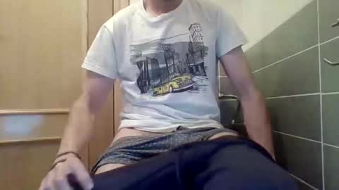 Snapshot of danydotado chatting on 10.10.25 danydotado online show from 10.10.25