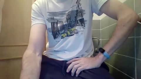 Snapshot of danydotado chatting on 10.23.25 danydotado online show from 10.23.25