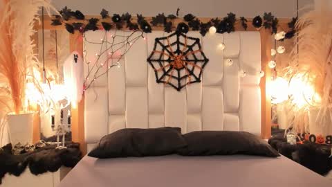 daphne_and_roger online show from 10.08.25