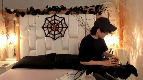 daphne_and_roger online show from 10.17.25