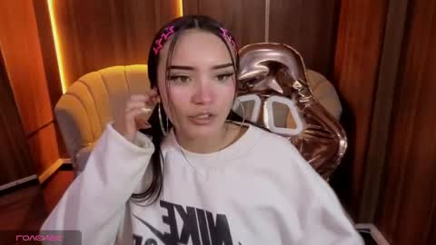 daphne_nicole_b online show from 06.04.26