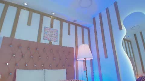 Daphne Velmont  online show from 07.14.26