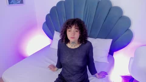 DaphneBlunt online show from 10.25.25