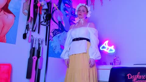 Daphne Madison online show from 11.26.25