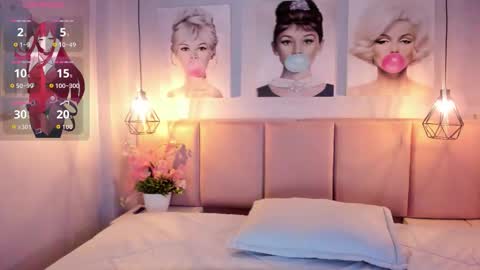 Snapshot of dara_petite_ chatting on 11.28.25 online show from 11.28.25