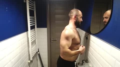 Snapshot of dariomuscle1993 chatting on 12.05.25 Dario Muscel King online show from 12.05.25