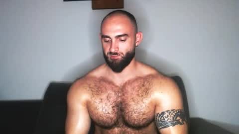 Snapshot of dariomuscle1993 chatting on 12.15.25 Dario Muscel King online show from 12.15.25