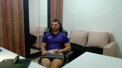 darius_94 online show from 10.15.25