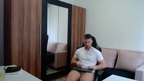 darius_94 online show from 04.17.26