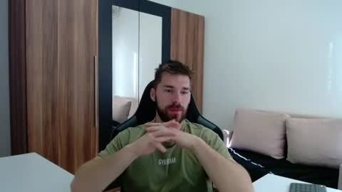 Snapshot of darius_94 chatting on 06.12.26 darius_94 online show from 06.12.26