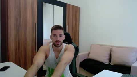 Snapshot of darius_94 chatting on 06.24.26 darius_94 online show from 06.24.26