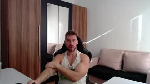 Snapshot of darius_94 chatting on 06.25.26 darius_94 online show from 06.25.26