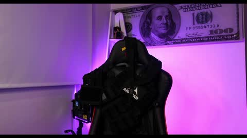 Darius Phoenix  online show from 02.13.25