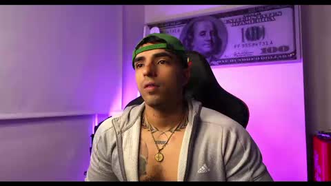 Darius Phoenix  online show from 02.14.25