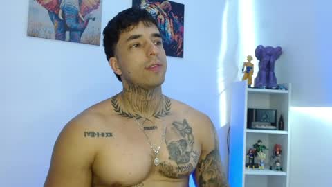 Snapshot of darius_phoenix chatting on 05.30.26 Darius Phoenix online show from 05.30.26