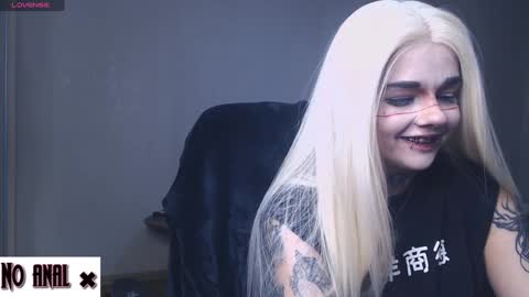 Snapshot of dark__elf chatting on 12.10.24 Anessa online show from 12.10.24
