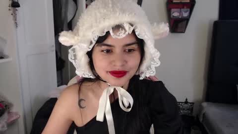 Snapshot of dark_angel_66 chatting on 12.24.24 Moony online show from 12.24.24