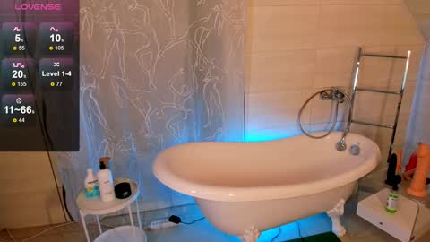 Snapshot of dark_lola_ chatting on 12.10.24 Lola online show from 12.10.24