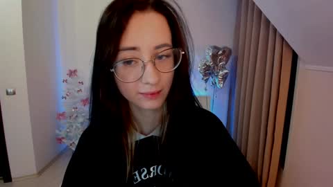 Snapshot of dark_lola_ chatting on 01.01.25 Lola online show from 01.01.25