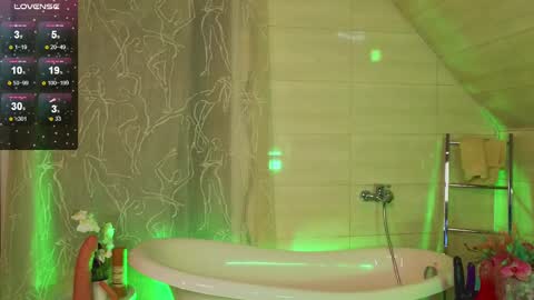 Snapshot of dark_lola_ chatting on 02.25.25 Lola online show from 02.25.25