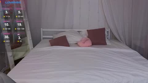 Snapshot of dark_lola_ chatting on 09.24.25 Lola online show from 09.24.25