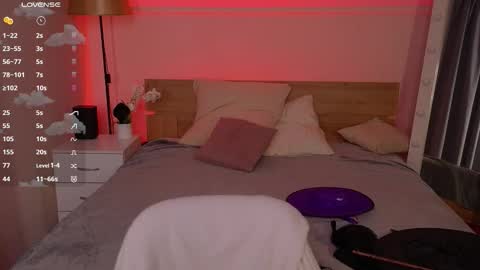 Snapshot of dark_lola_ chatting on 11.25.25 Lola online show from 11.25.25