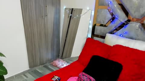 Snapshot of dark_madison chatting on 01.04.25 CELESTE online show from 01.04.25