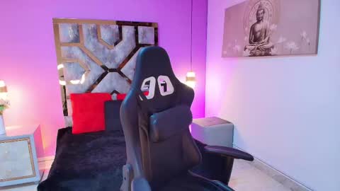 Snapshot of dark_madison chatting on 10.05.25 CELESTE online show from 10.05.25