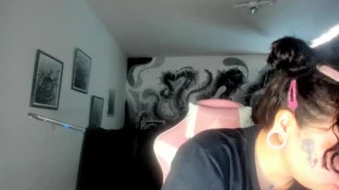 Snapshot of dark_miau chatting on 12.16.25 miau online show from 12.16.25