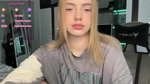 Snapshot of dark_side1213 chatting on 09.10.25 Darkside online show from 09.10.25