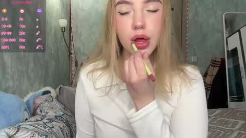 Snapshot of dark_side1213 chatting on 10.04.25 Darkside online show from 10.04.25