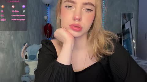 Snapshot of dark_side1213 chatting on 12.04.25 Darkside online show from 12.04.25