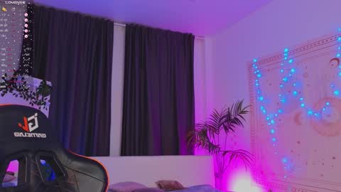 Snapshot of dark_vamp_ chatting on 02.01.25 Vamp  online show from 02.01.25