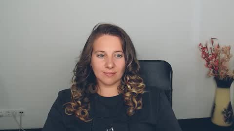 Snapshot of darklure_ chatting on 09.12.25 Anna online show from 09.12.25