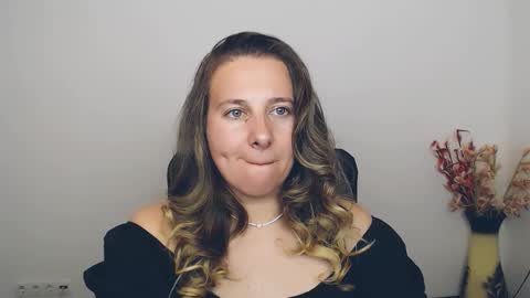 Snapshot of darklure_ chatting on 09.13.25 Anna online show from 09.13.25