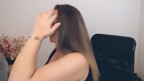 Snapshot of darklure_ chatting on 09.16.25 Anna online show from 09.16.25