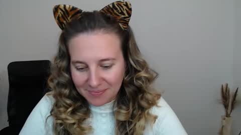 Snapshot of darklure_ chatting on 10.14.25 Anna online show from 10.14.25