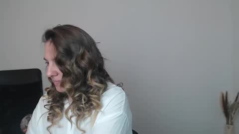 Snapshot of darklure_ chatting on 11.01.25 Anna online show from 11.01.25