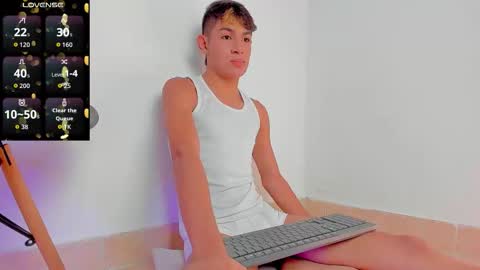 Snapshot of dav_nagel chatting on 10.05.25 angel online show from 10.05.25