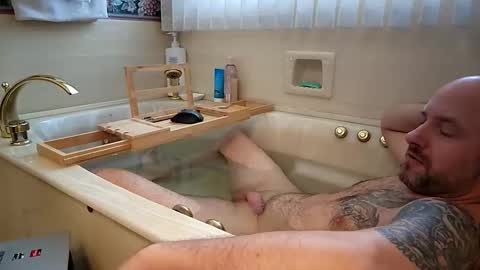 Snapshot of davecomplet chatting on 12.16.25 Dave online show from 12.16.25