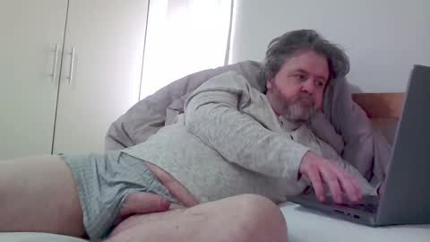 Snapshot of davenotts27179 chatting on 02.26.25 Dave notts online show from 02.26.25